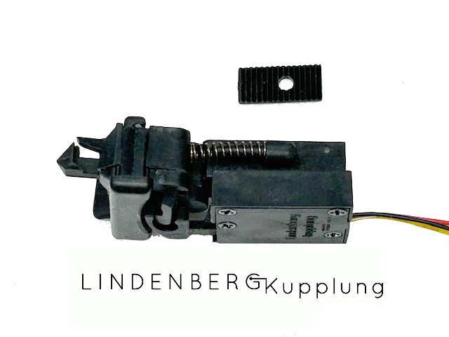 Die Kupplung wird über eine kleine Schrittmotorsteuerung einfach an einem Ausgang des Lokdecoder angeschlossen. Alternativ hat die Schrittmotorsteuerung sogar einen eigenen Decoder.