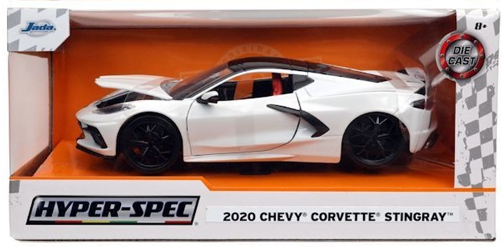 Unter der Artikelnummer 32718 kommt von Jada  die weie Corvette Stingray aus dem Jahre 2020 aus der HYPER-SPECTM Serie. Produktionszeitraum ist seit Mrz 2020. Der Supersportwagen ist derzeit nur in den USA zu bekommen. Viele Highlights sind hier beim "Teufelsrochen" verbaut. Der Sauger Motor katapultiert das Fahrzeug innerhalb von drei Sekunden von 0 auf 100 km. Limit: 312 km/h. Reicht auch fr deutsche Straen mit den runden Schildern mit rotem Rand und den Zahlen der Geschwindigkeit drauf. 
