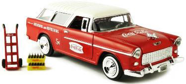 Art. Nr. 424110 - 1955 Chevy Nomad Lieferwagen mit Metallhandkarre und zwei Coca Cola Flaschenkisten.