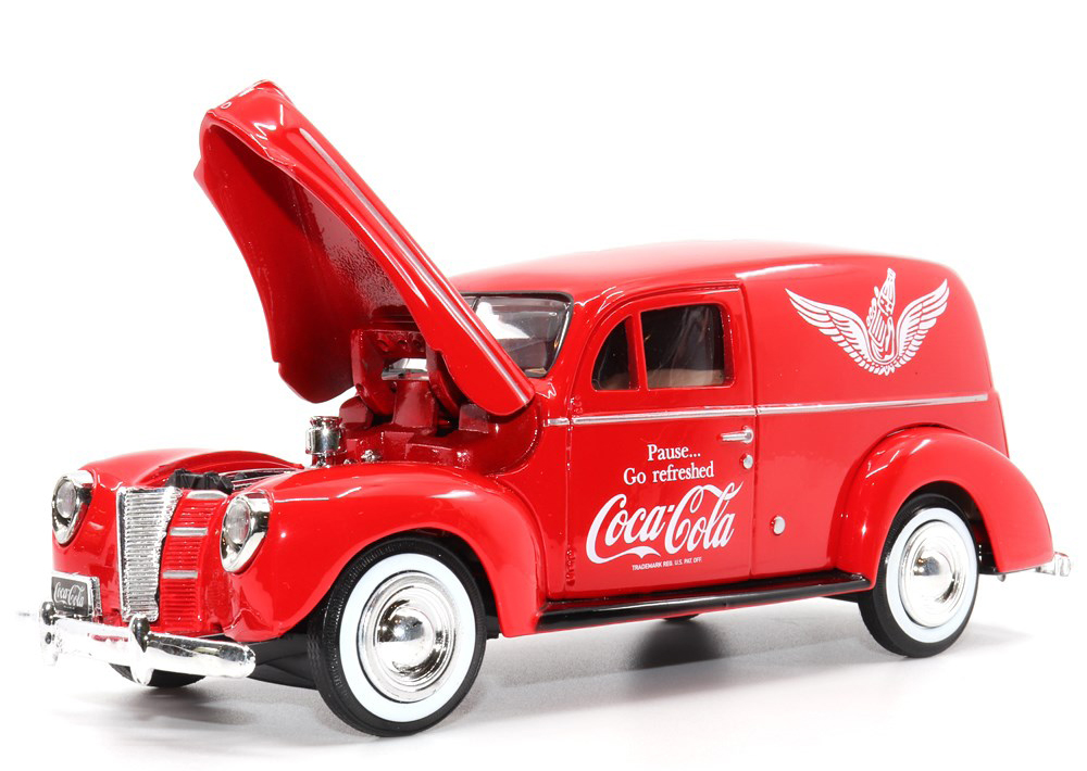 Dieses Modell mit der CocaCola Werbung ist ein Ford Sedan Cargo Van - Camionette Ford Sedan 1940. Typischen Coca Cola rot. Die Werbung auf der Seite: "Pause... Go refreshed" hat mich zum Nachdenken gebracht. Im Wrterbuch English -Deutsch steht bei Pause auch "break",  "interval" und intermission, aber auch "pause". Wieder eine Vokabel gelernt! 