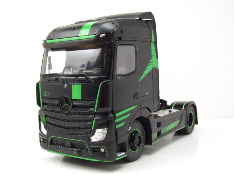 Mercedes Actros R5 Italian Collection Zugmaschine 2021 schwarz Modellauto 1:24 Solido