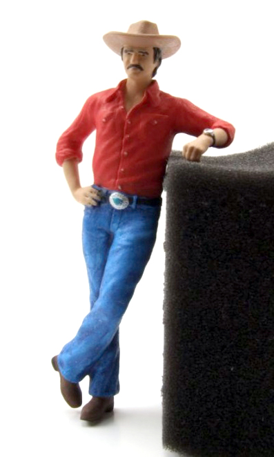 Diese Figur von Burt Reynolds passt auch zu den Modellautos der US Szene im Mastab 1:24. 