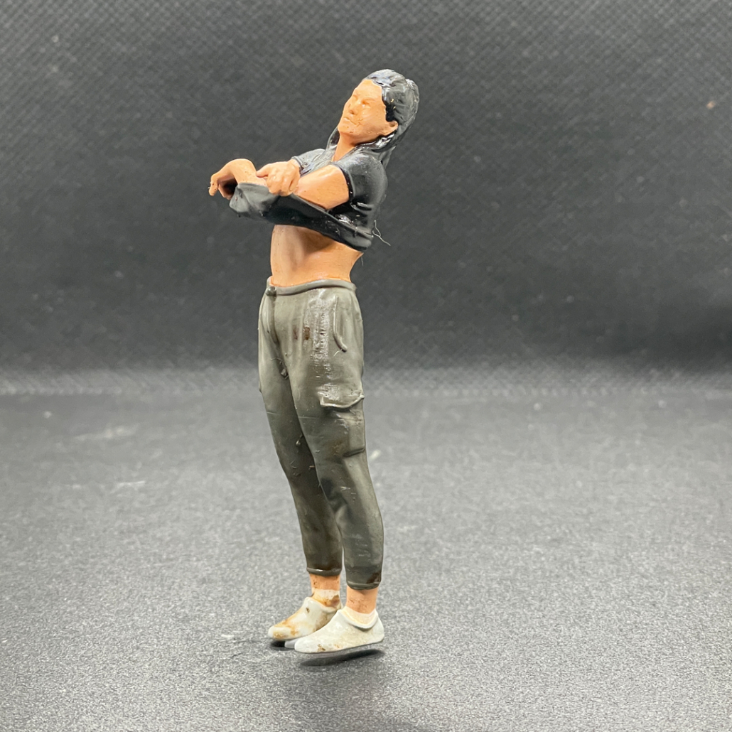 Figur: "Hemd hoch" Wer da wohl Modell gestanden war. In jedem Fall keine Blondine!