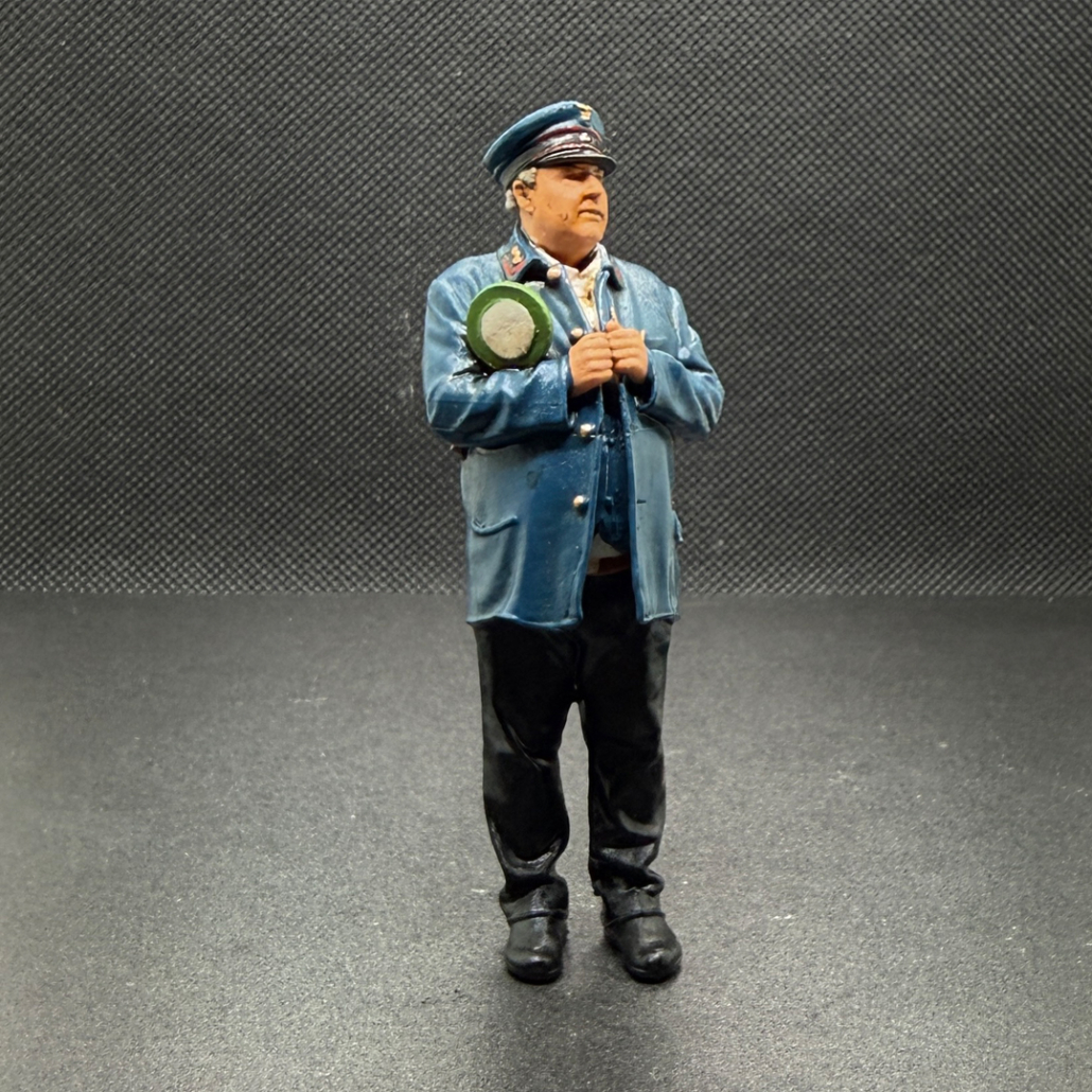 "Herbert" - Schaffner mit Abfahrtkelle. Passend zur Schmalspurbahn.