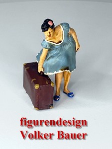 Neue Figur von figurendesign Volker Bauer: Frau mit Einkaufstaschen. 