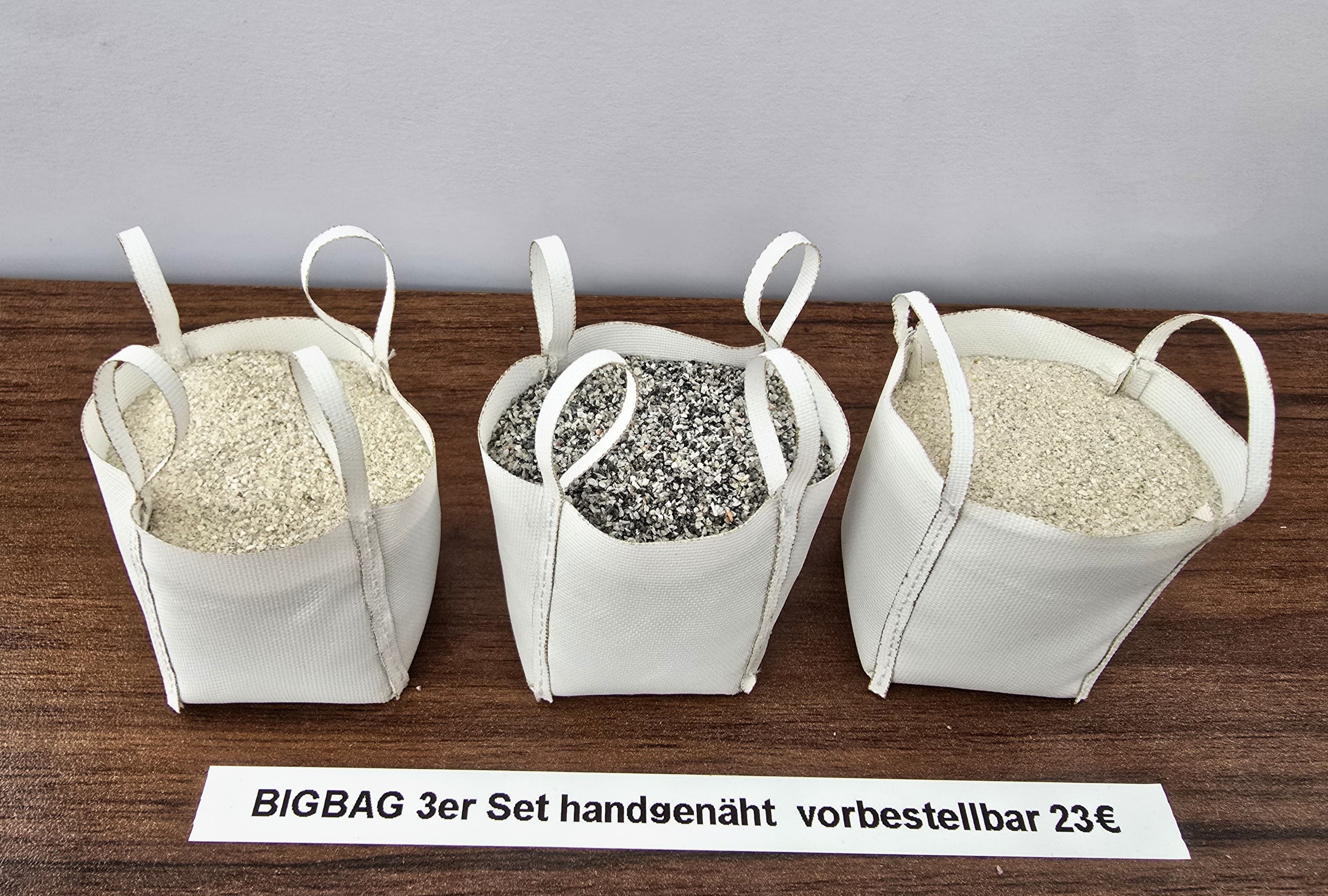 Auf dem Stand von Zoe und Chris Kopp auf der Gartenbahnveranstaltung 2026 in Eschershausen gab es noch ein Ladegut als Neuheit: BIGBAG 3er Set, handgenäht. Vorbestellpreis 23,00 EUR.