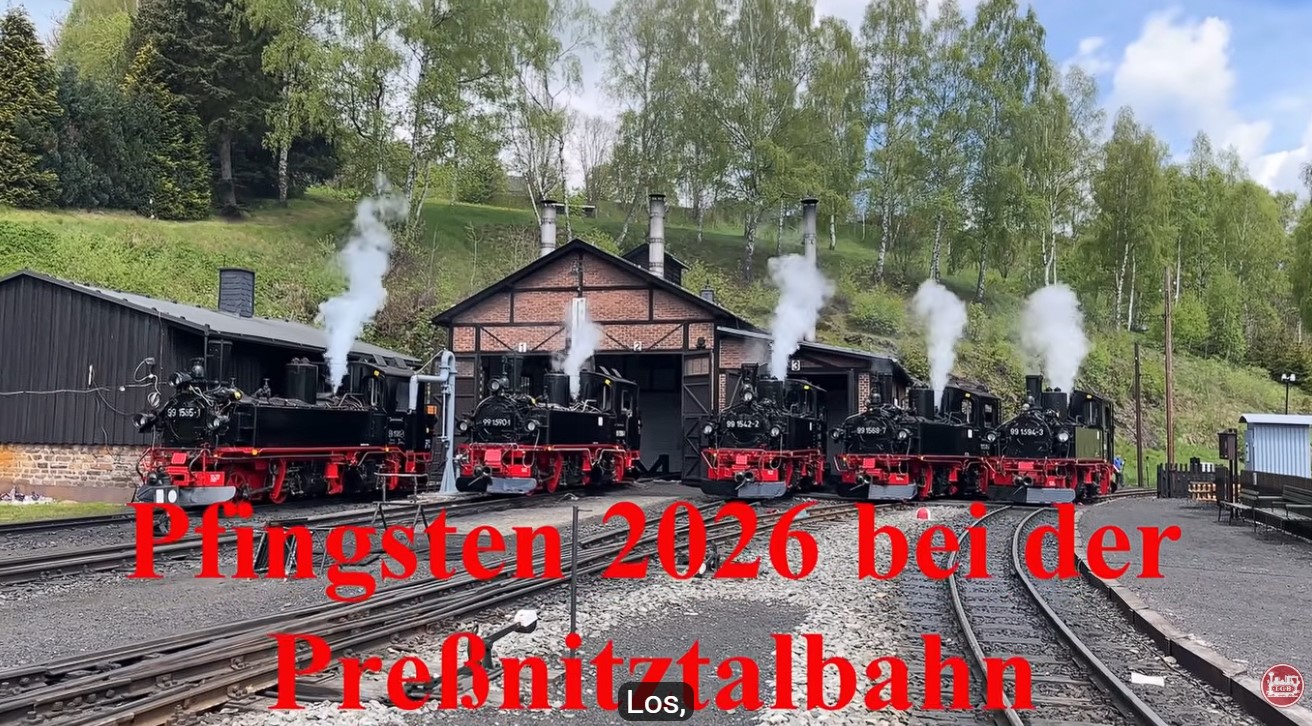 Vor dem Lokschuppen in Jöhstadt haben die beteiligten Dampfloks IV K Aufstellung genommen und zum Start der Pfingstfahrtage die Gäste freudig mit dem Dampfpfiff begrüßt.