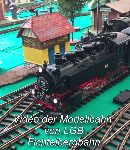 Hier noch ein kleines Video des Modellbahnzuges Fichtelbergbahn auf der Anlage in der Mehrzweckhalle in Neustadt bei Coburg.