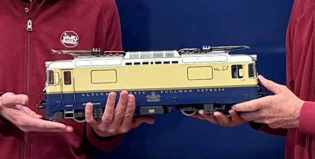 Bildausschnitt der LGB Lok Ge 4/4 II der RhB Nr. 626 mit dem Schriftzug "Alby Glatt".