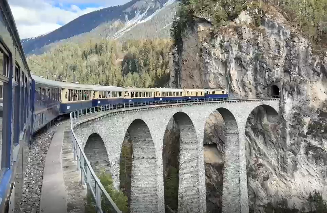Sonderfahrt mit der RhB Ge 4/4 II Nr. 626 - Alby Glatt - mit dem Alpine Classic - Pullman Express. Einfach auf das Bild klicken und den Video ansehen.