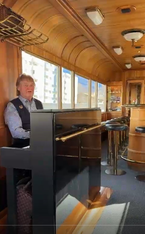 Video aus der Piano Bar des Alpine-Classic - Pullman Express Zuges.