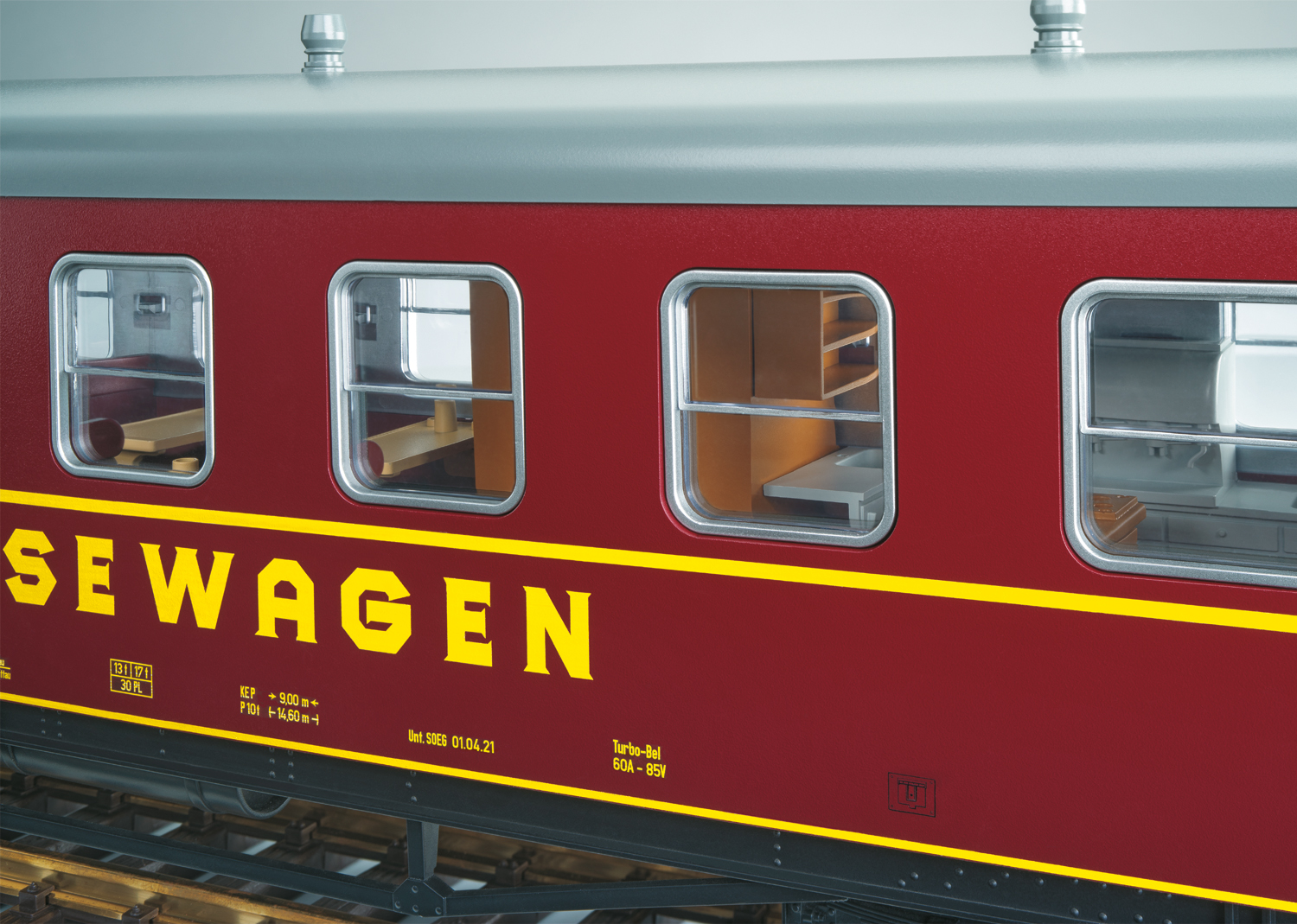 Modell des Speisewagens der SOEG (S�chsisch-Oberlausitzer Eisenbahngesellschaft). Aktuelle Farbgebung und Beschriftung der Epoche VI. T�ren an den Plattformen zum �ffnen, komplette Inneneinrichtung, dem Speisewagen angepasst. 