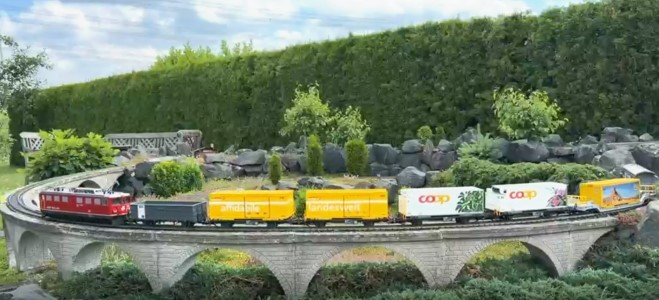LGB Art. Nr. 45886 - Postcontainer Set und weitere RhB Z�ge im Film von Hendrik Hauschild.  