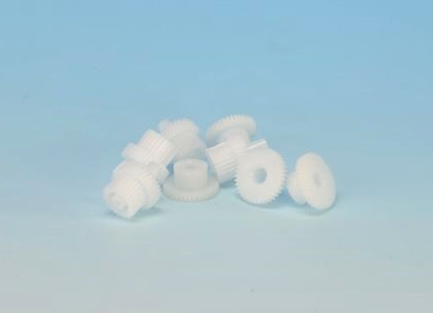 90002 Zahnradsatz f�r LGB Ge 4/4 II + III , Zahnradsatz f�r LGB Ge 4/4 II + III mit 4 Achszahnr�dern und 4 Zwischenzahnr�dern. Mit diesem Zahnradsatz wird die Untersetzung etwas vergr��ert. Dies bedeutet mehr Zugkraft, weniger Stromverbrauch und bessere Langsamfahreigenschaften. Es werden nur die Zahnr�der getauscht � keine Fr�sarbeiten n�tig