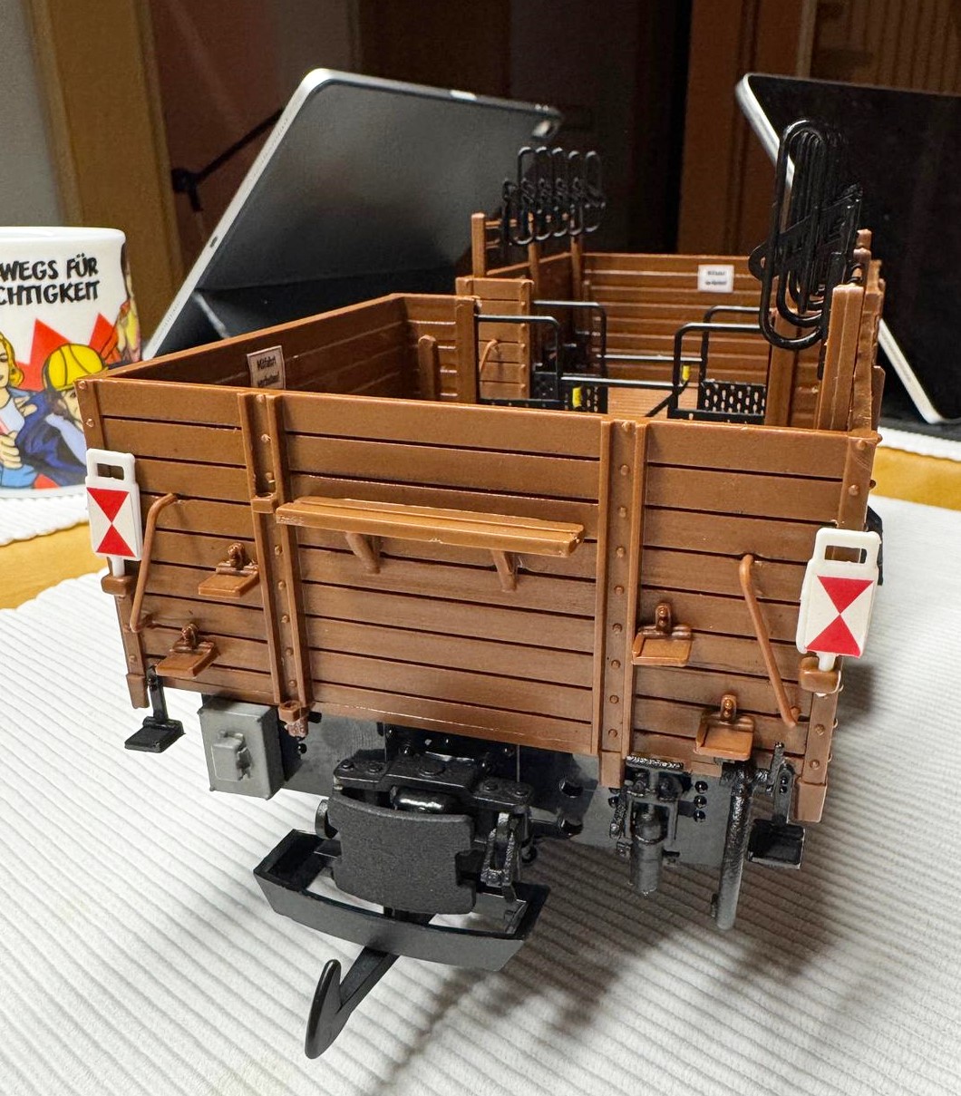 Weiter aufgewertet, also PIMP MY Fahrradwagen" mit selbst gestalteten Bauteilen uns Zur�stteilen von Christian Fesl - Modellbahnzubh�r: 