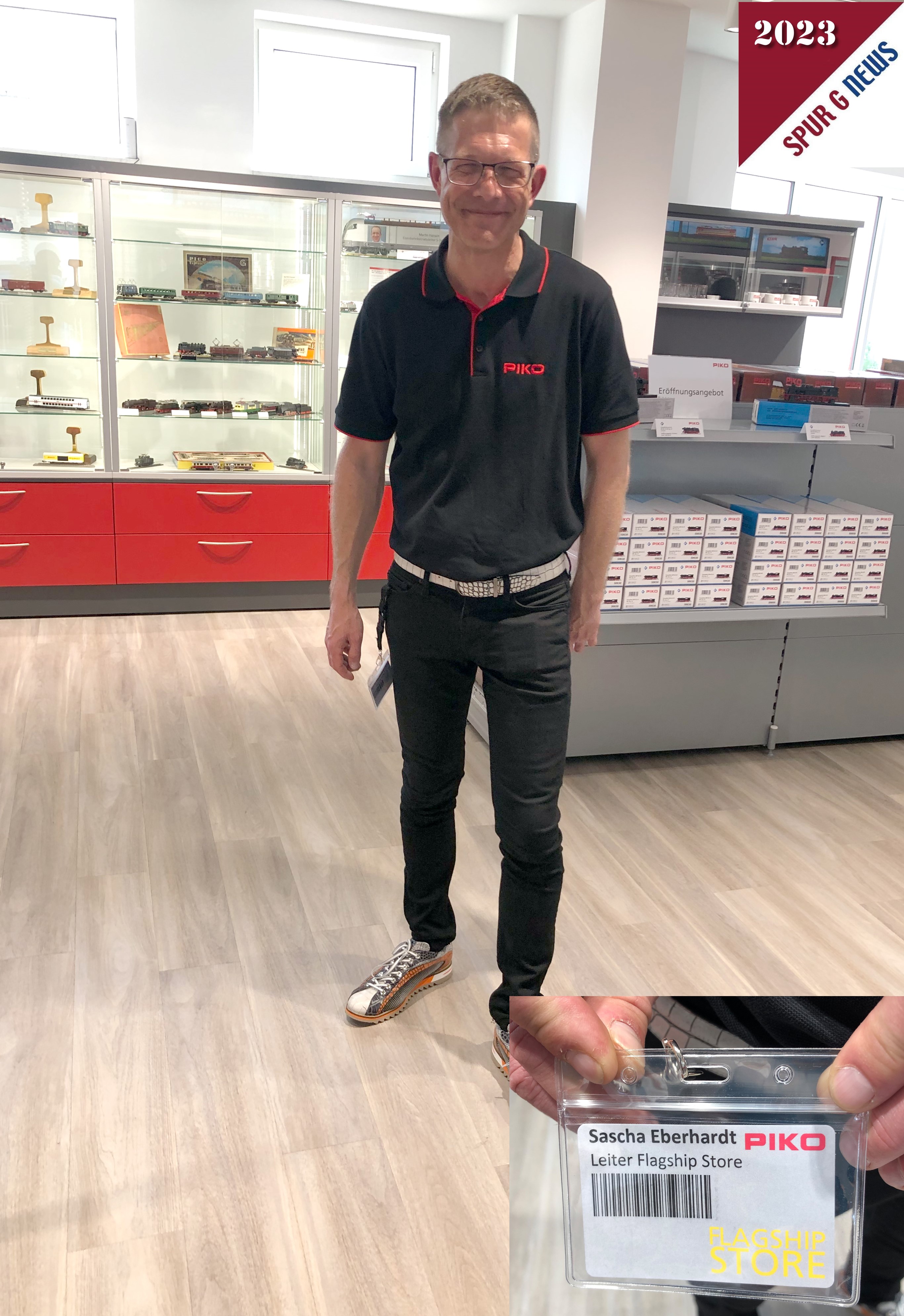 Beim durchschneiden des Bandes wurde der neue Leiter des PIKO Flagship Stores, Herr Sascha Eberhardt bereits erwähnt. Hier ist er nun in voller Größe zu sehen. Auch Ihm wünschen wir einen guten Start im neuen PIKO Flagshop Store in Sonneberg.