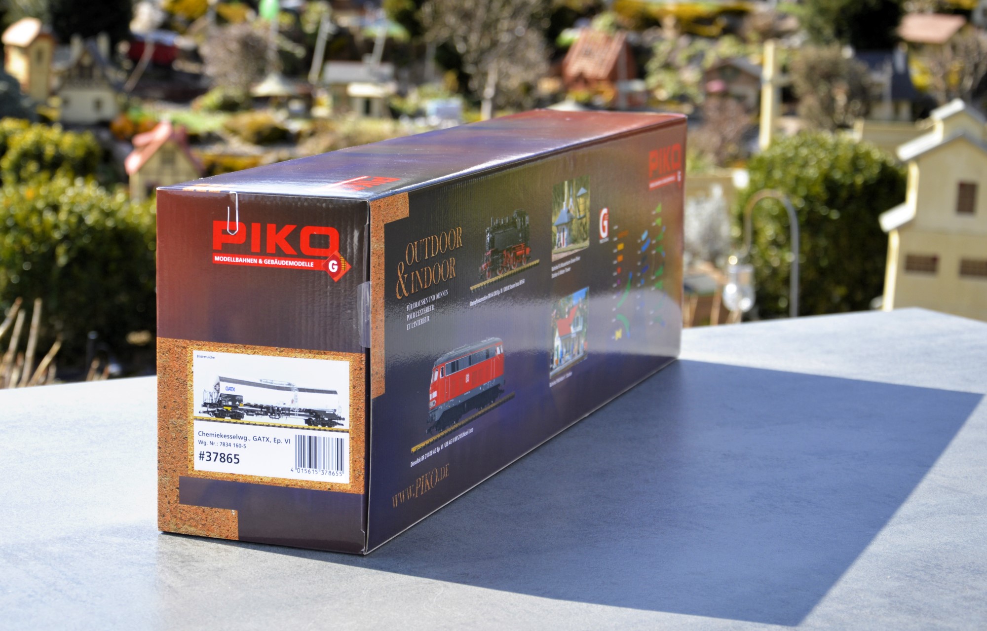 G Chemiekesselwagen GATX VI Art. Nummer 37865. Seitenansicht der Verpackung mit Artikelschild. Leider habe ich vergessen die Büroklammer zu entfernen. An dieser war mein Abholschein befestigt.