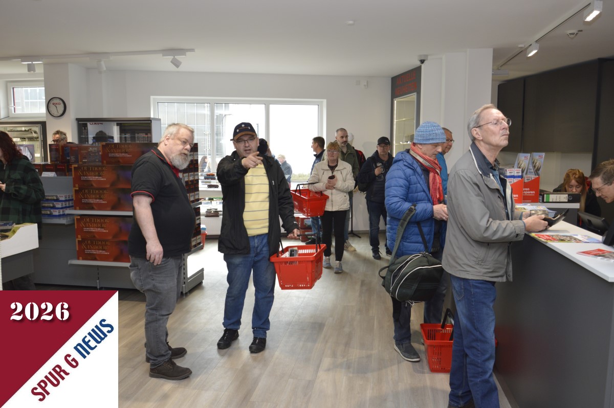 Schnell bildete sich eine Kundenschlange an der Theke im PIKO Flagshipstore am 21. März 2026.