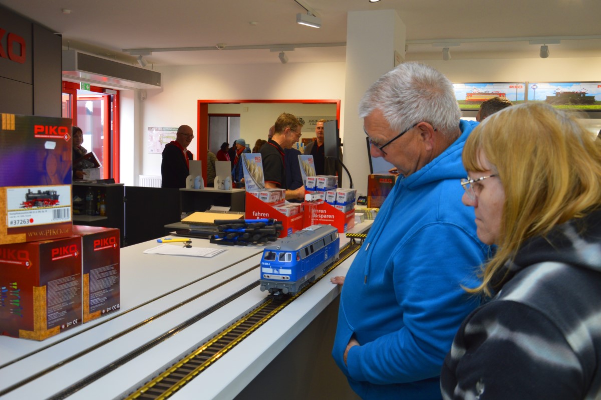 Bevor die Lok, ob in N, TT, H0 oder wie hier in Spur G den Interessenten zum Käufer macht, wird diese mit allen Funktionen getestet. War hier ganz schön laut!