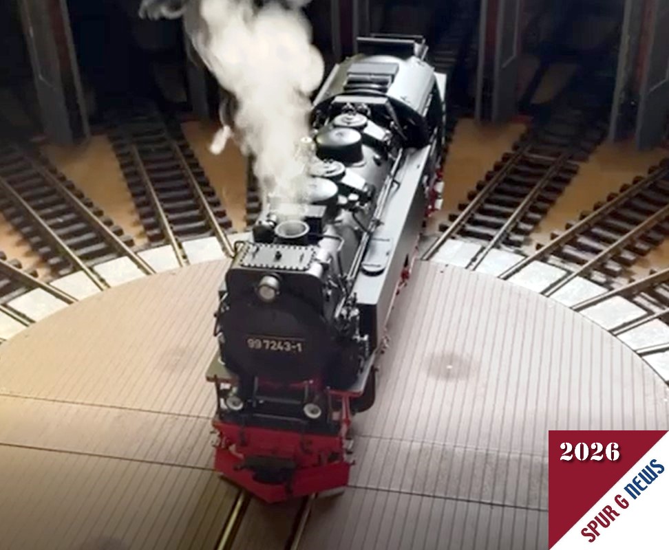 Das ist DAMPF beim Andampfen im RaabModellbauStudio. Hier ist die HSB 7K 99 7243-1 auf der Poladrehscheibe Richtung Lokschuppen zu sehen. 