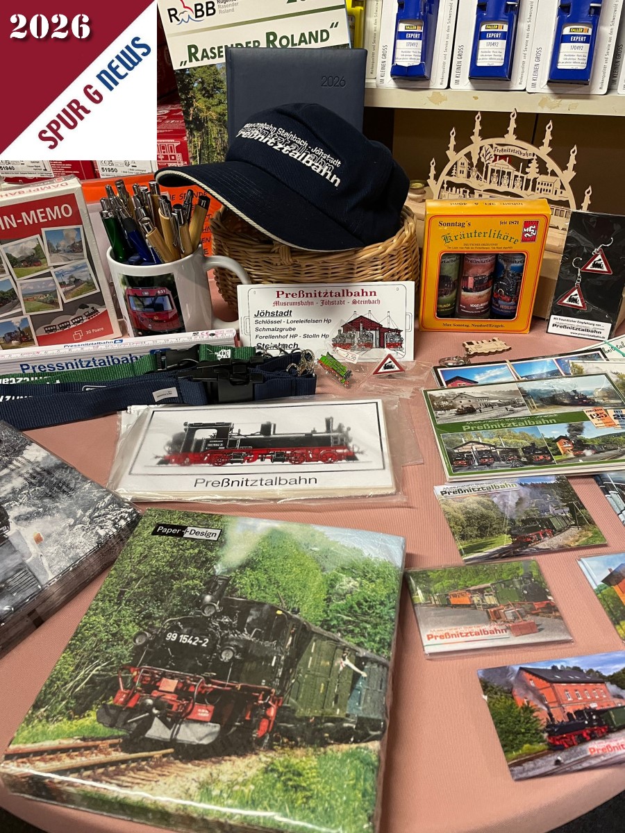 Thomas Hildebrand und seine lieber Frau hatten Utensielien von der Pressnitztalbahn zur Neuheitenvorstellung mitgebracht. Kleine Schwibb�gen, Servietten, Aufkleber, Basecaps oder Anh�nger konnten gekauft werden. 