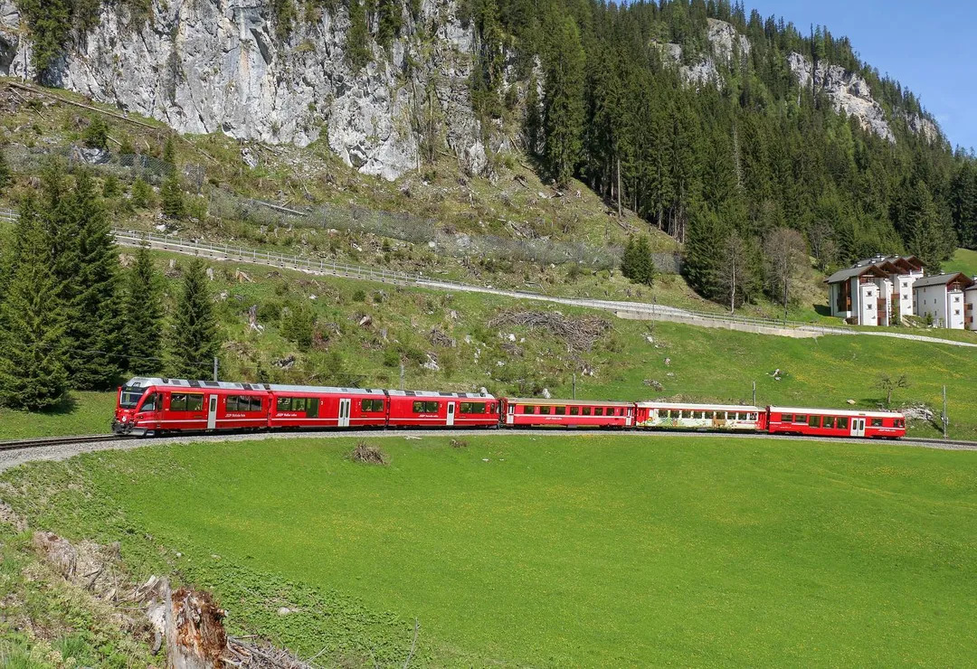 Foto Rhtische Bahn - AROSA Linie 2022 - Baerenlandzug 