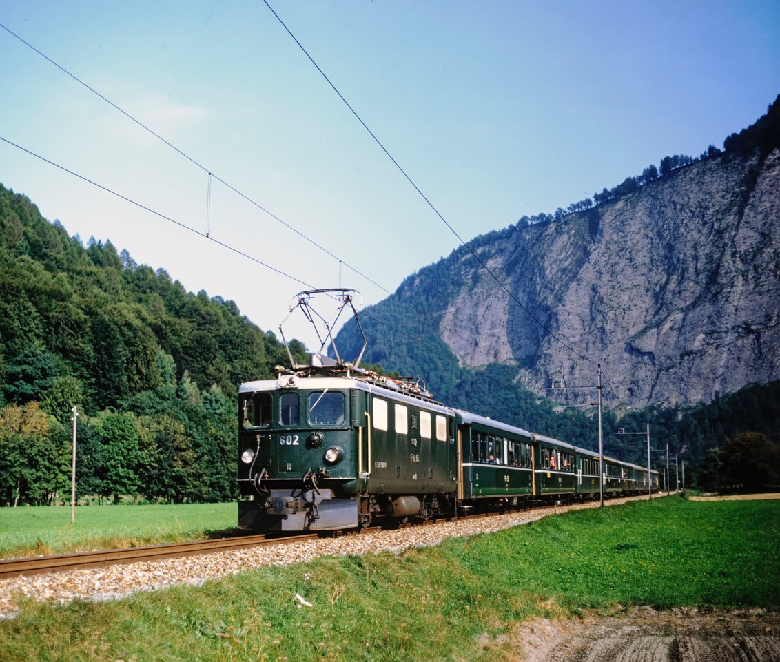 Bild von der Stiftung "Grn & Chrom" - Foto: Bernhard Studer: Schnellzug 1980er Jahre bei der Klus.