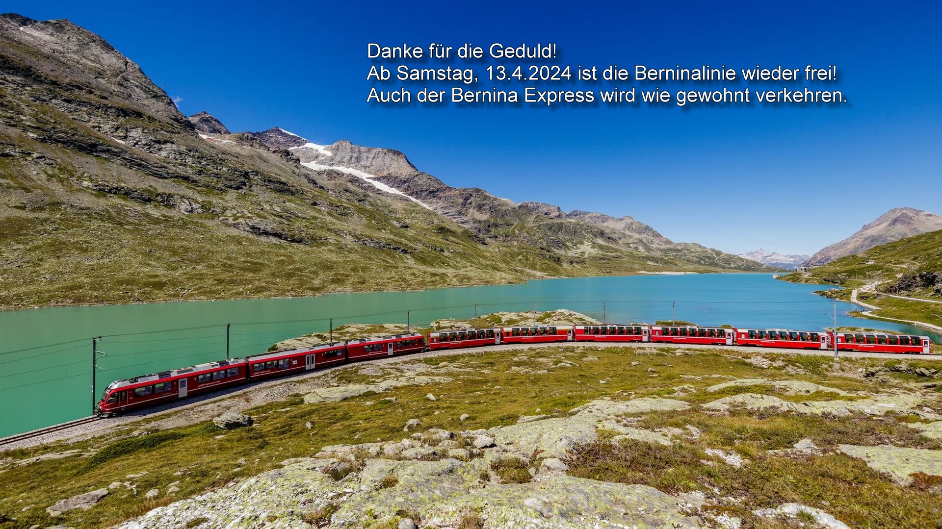 Bild von der RhB - Bernina Express am Lago Bianco. Ab Betriebsbeginn 13.04.2024 ist die Strecke wieder frei!