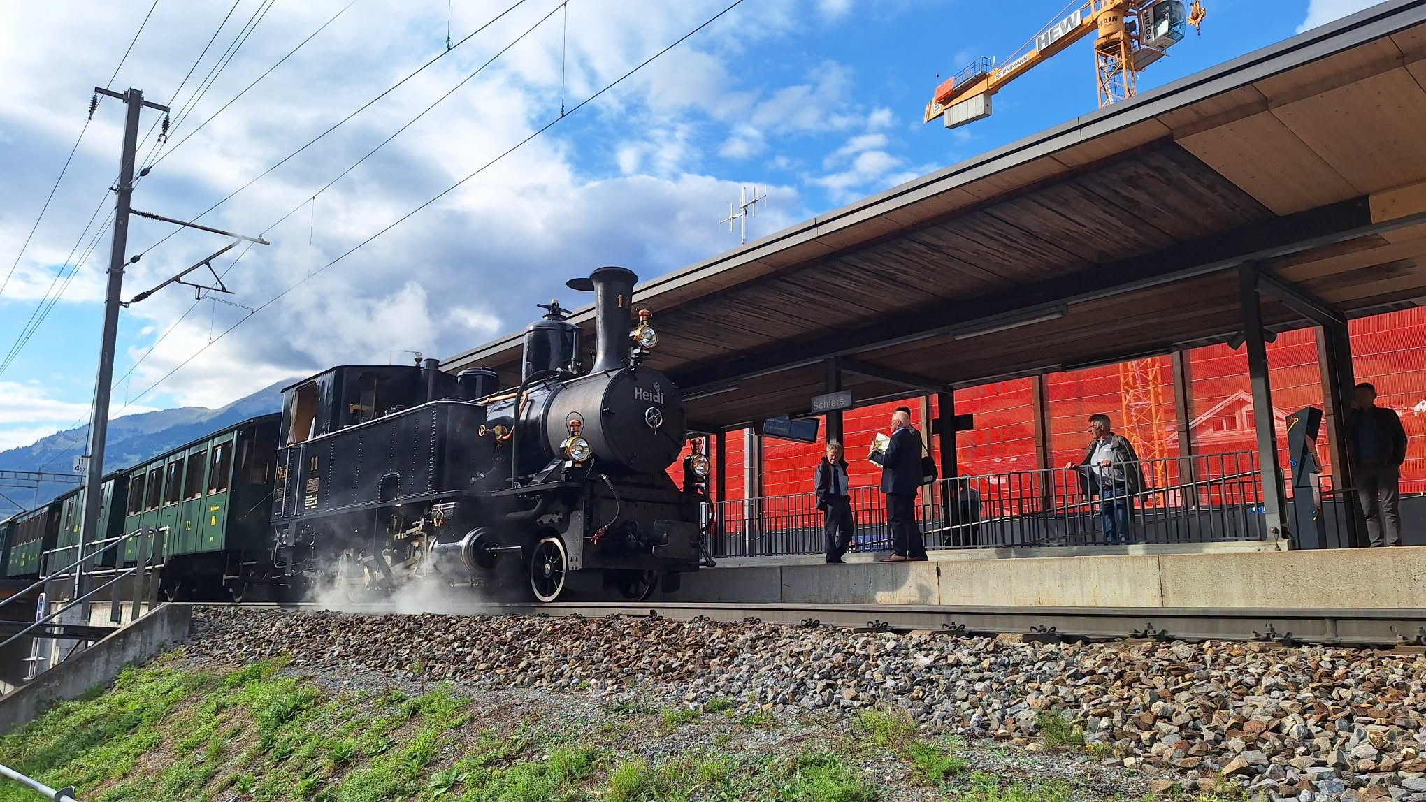 Ankunft des Sonderzuges mit der Heidi Dampflok beim Holzverladegleis in Schiers. Danke an den Verein Dampffreunde der Rhätischen Bahn die das Bild auf Faceook veröffentlicht haben.