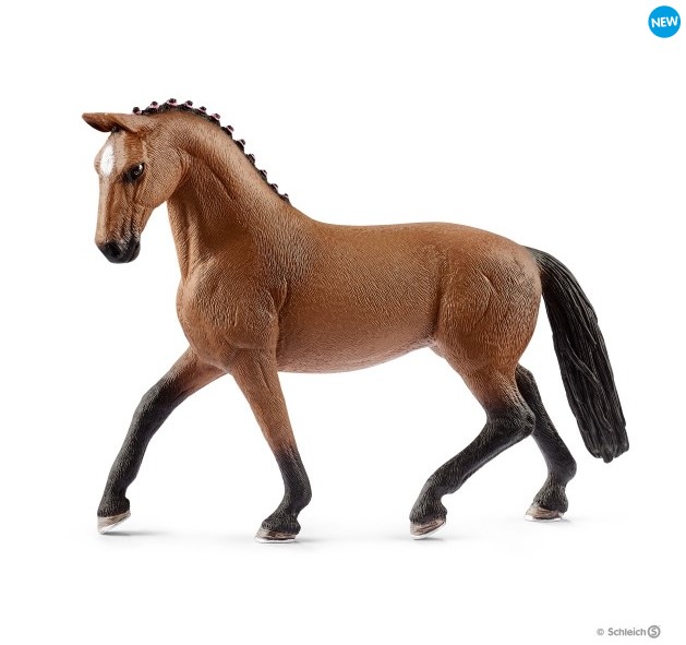 Schleich Artikelnummer: 13817. Die Schleich Figuren sind alle detailgetreu modelliert, liebevoll handbemalt und stehen fr pdagogisch wertvolles Spielen. Hannoveraner besitzen groen Willen und viel Ehrgeiz und sind uerst begabte Turnierpferde. Sie zeichnen sich durch ein beeindruckendes Springvermgen und hohe Dressurbegabung aus. Nur Stuten, die eine anspruchsvolle Prfung bestehen, werden in das Zuchtstutenbuch eingetragen. 