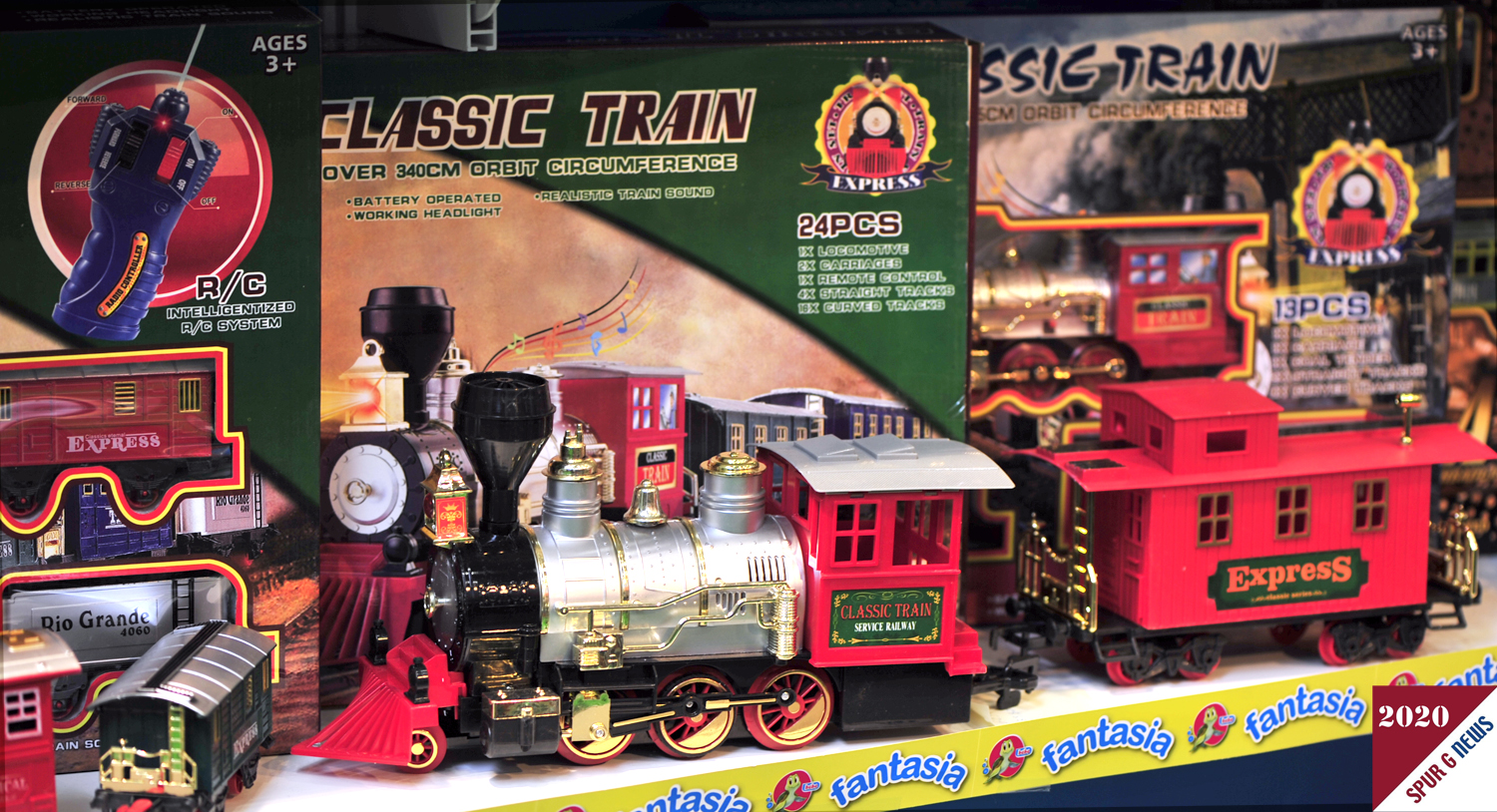 Auch als Classic Train Ausfhrung ist diese Spielbahn bei Fantasia Toys zu haben. Die Zge haben sogar R/C Steuerung. Die Mogullok hat meist einen Tender und zwei Wagen im Set dabei. Die Preise habe ich nicht erfragt. Auf der WEB Seite habe ich die Sets von Fantasia Toys leider nicht gefunden. 