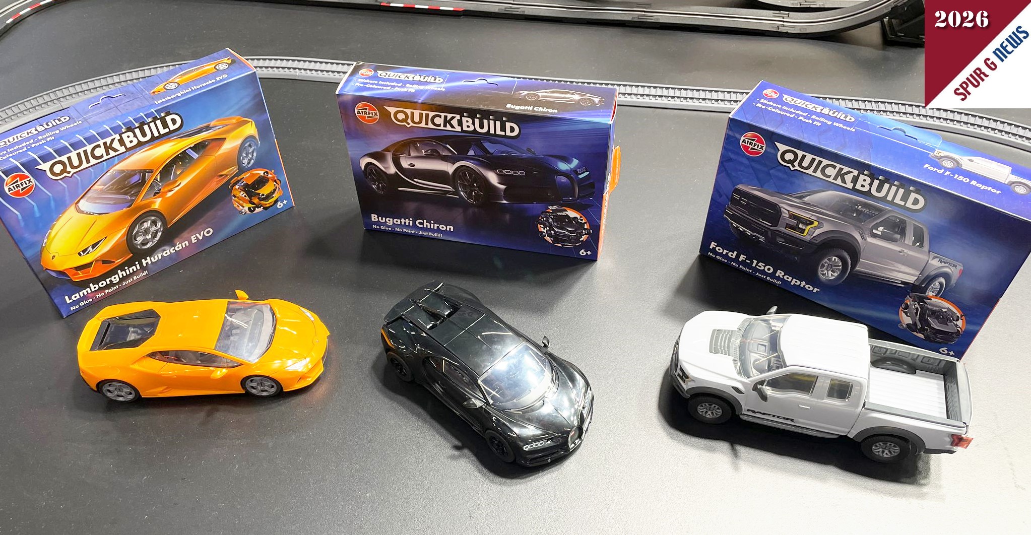 Drei Fahrzeuge im Ma�stab 1:24 waren hier ausgestellt. AIRFIX Quikbuild ist ein Bausatz der Modelle ohne zu kleben. Wie wetterfest und f�r die Gartenbahn tauglich muss noch eroiert werden. 